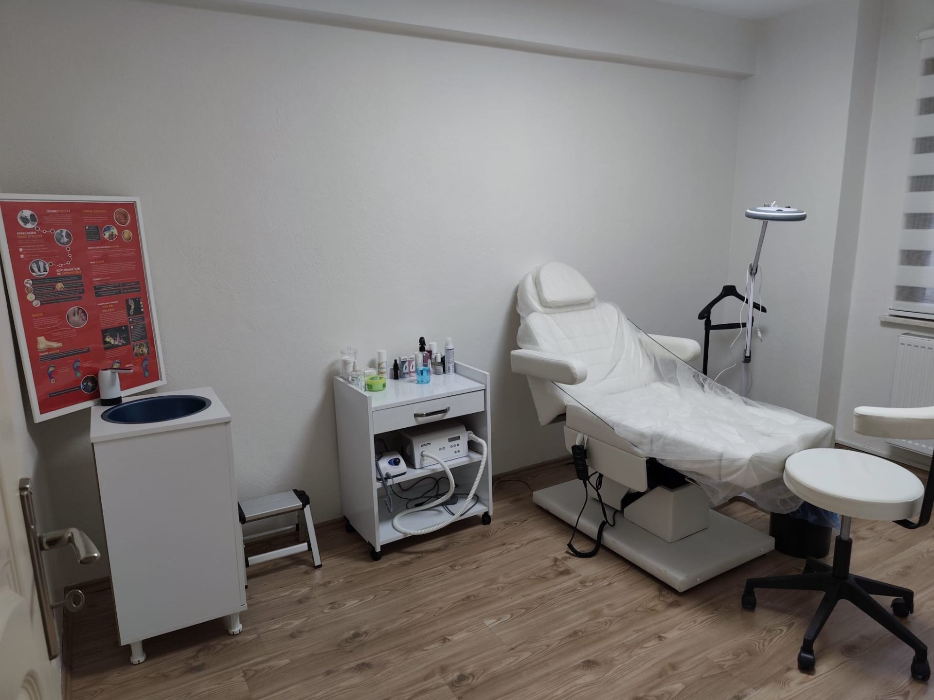 Bakım ve hijyen istasyonu — Podolog Çiğdem Haznedar Fatih Kliniği
